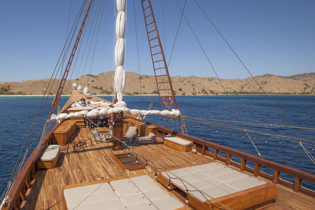 1a40f6be741b67ad229a9c7f44d105f5.ultimate-yachts-indonesia-Prana03