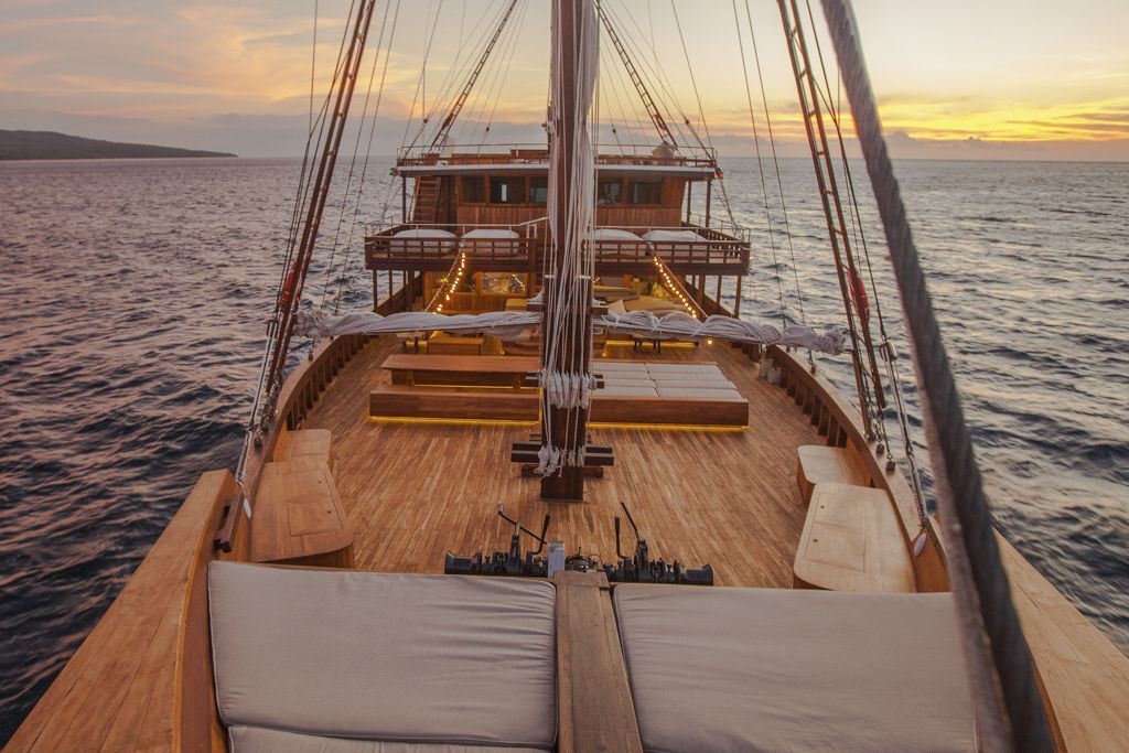 3dcbfbd8c2c78df5223f3a20e887ba2f.ultimate-yachts-indonesia-Prana04