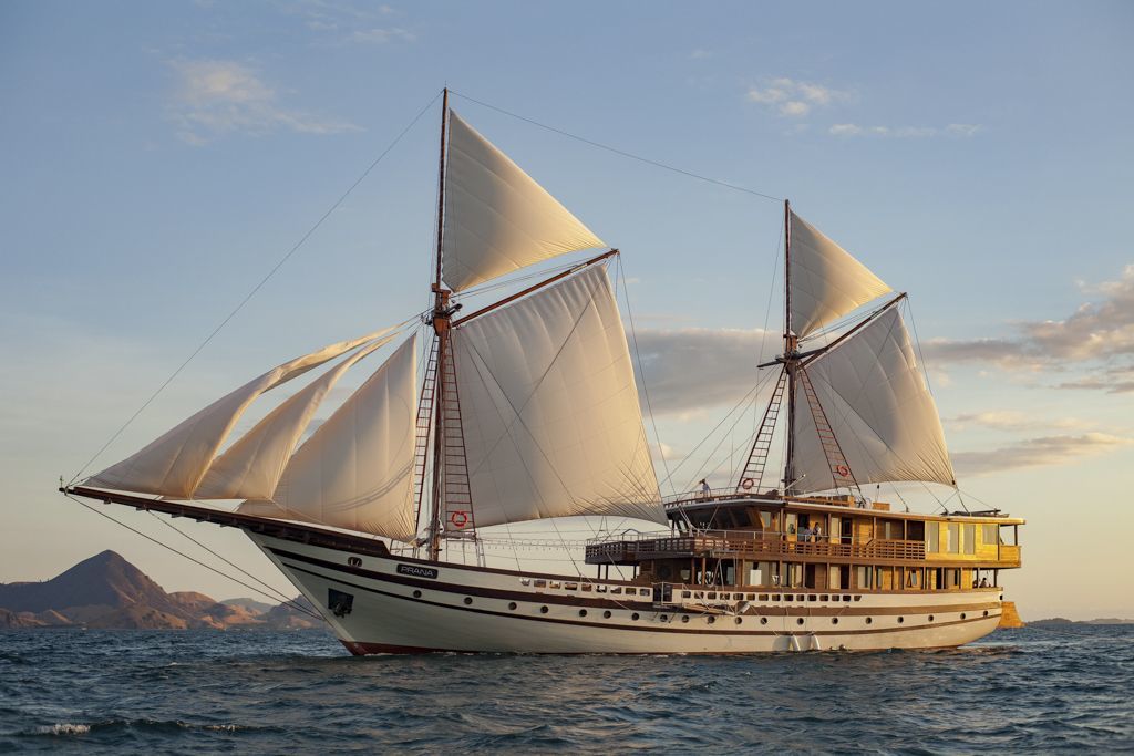 5476f2e4e71362d317de53ca0c2fe407.ultimate-yachts-indonesia-Prana02
