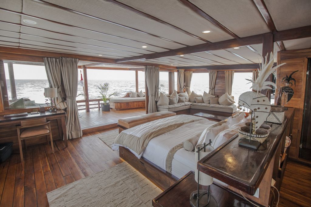 efa1a31712121d13b3c9c1b23f8195c6.ultimate-yachts-indonesia-Prana09