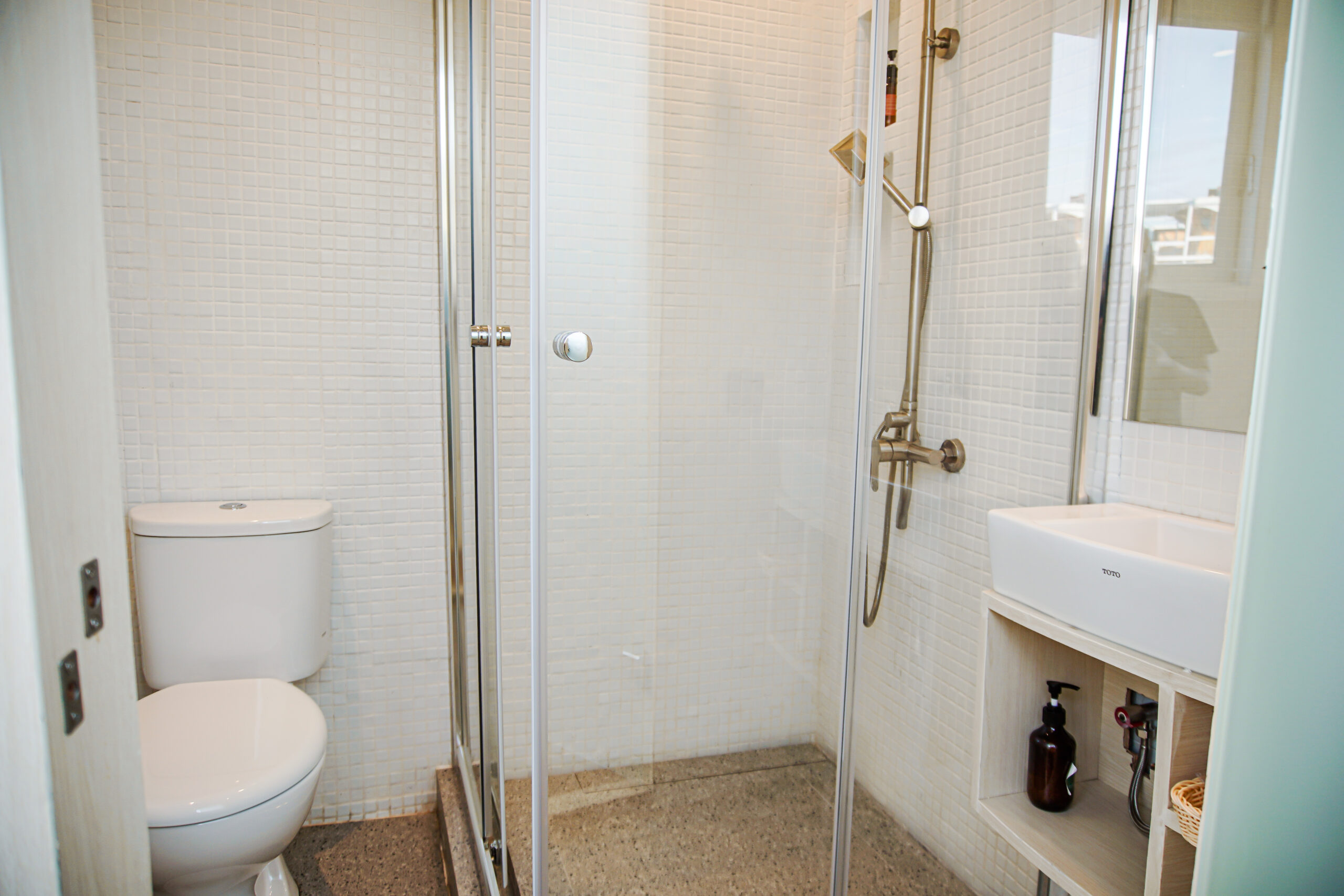 Main Deck Banda _ Rote Room Toilet